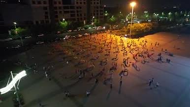 无人机航拍城市广场舞龙活动视频的预览图